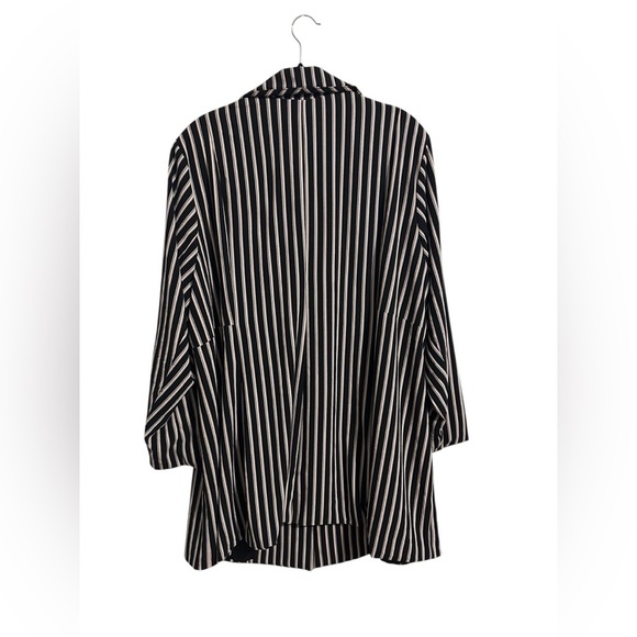Torrid Navy and White Striped Studio Crepe Boyfriend Blazer Size 4 Career Office - Picture 7 of 14